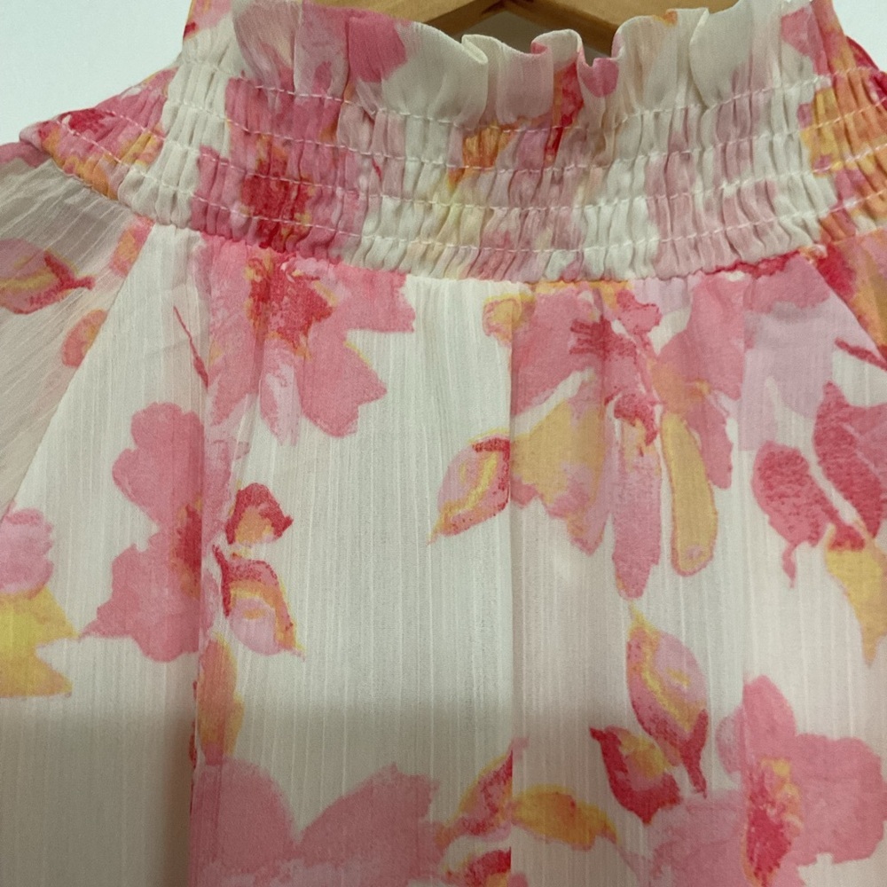 FATE.  Floral Tie-Neck Blouse - Pink Floral. SIZE S - Picture 8 of 9